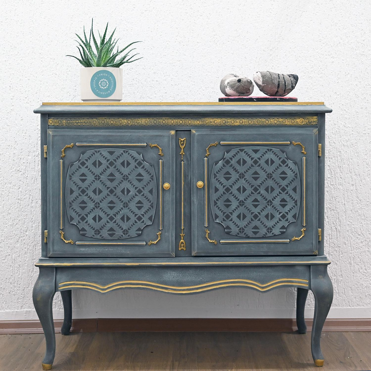 Винтиџ Витрина со Шари