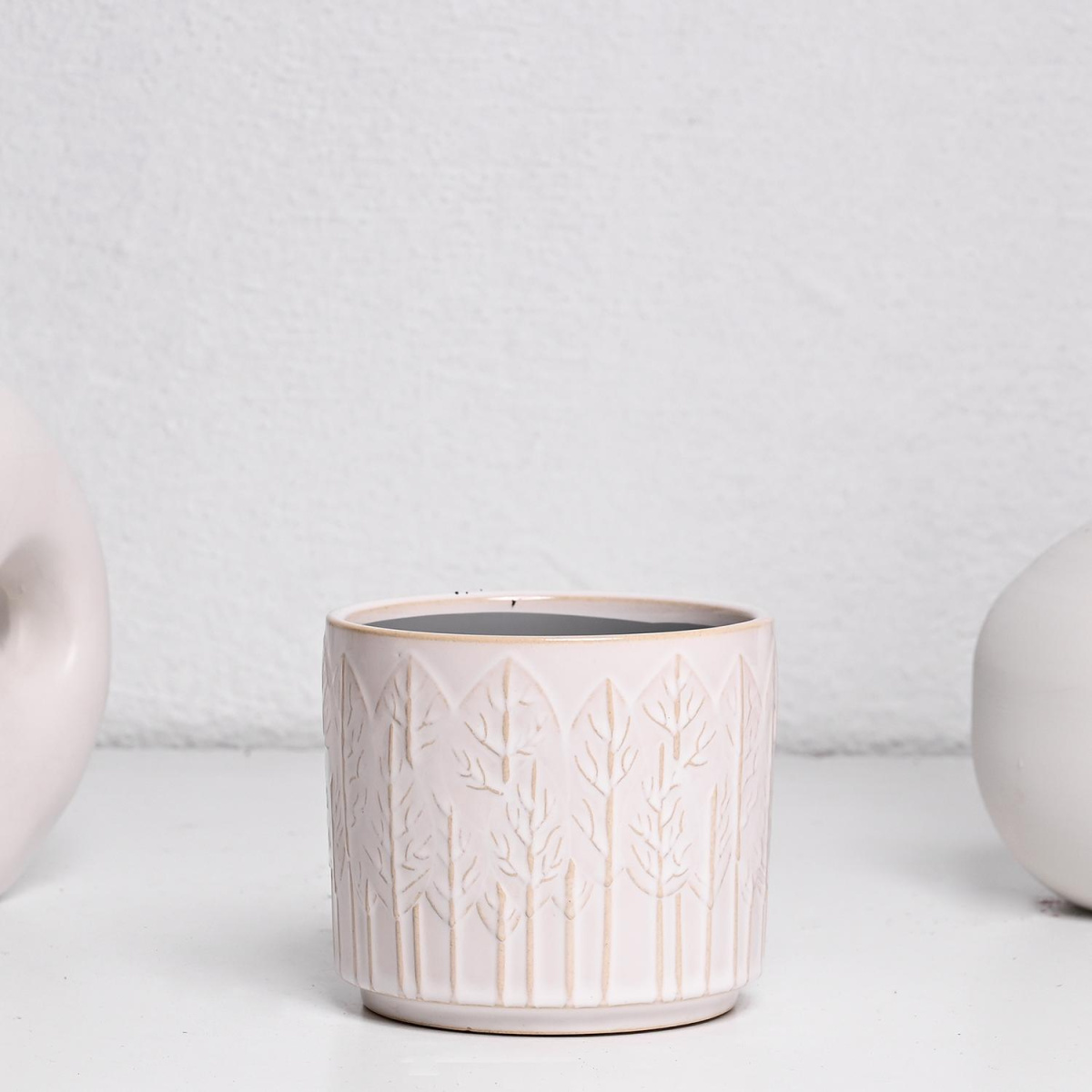 Керамичка Саксија Бела со Лист