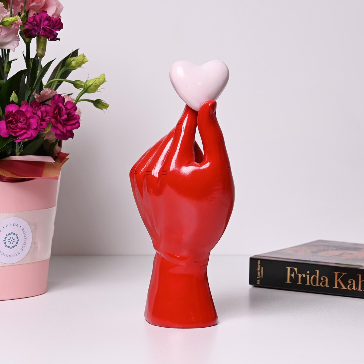 Рака Што Држи Срце