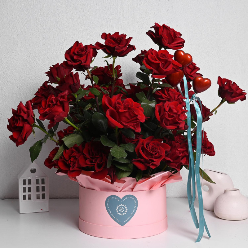 Црвени Рози во Кутија