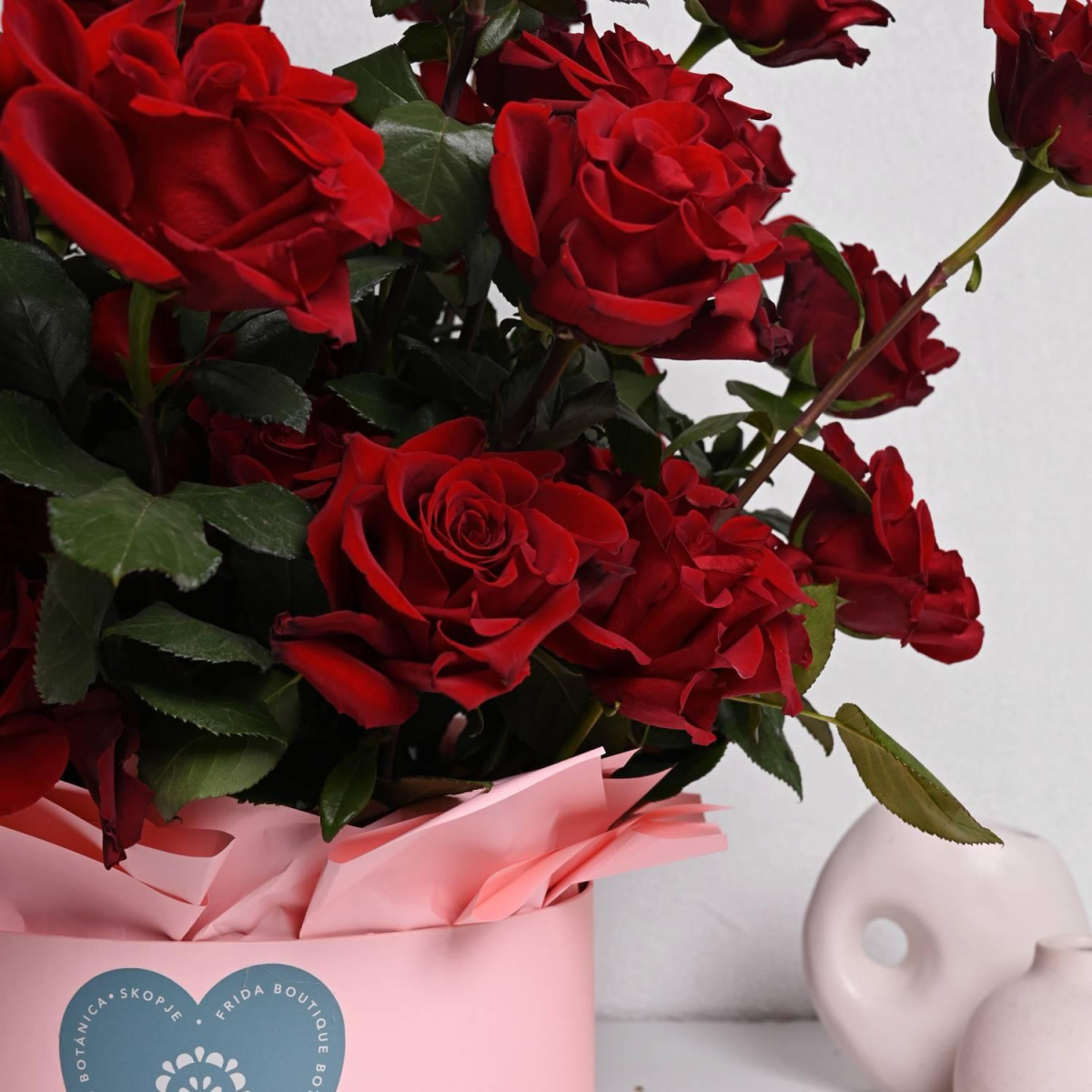 Црвени Рози во Кутија