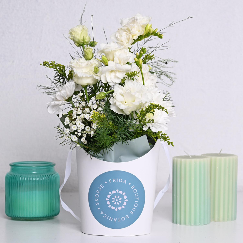 "White Symphony" Букет Во Кутија