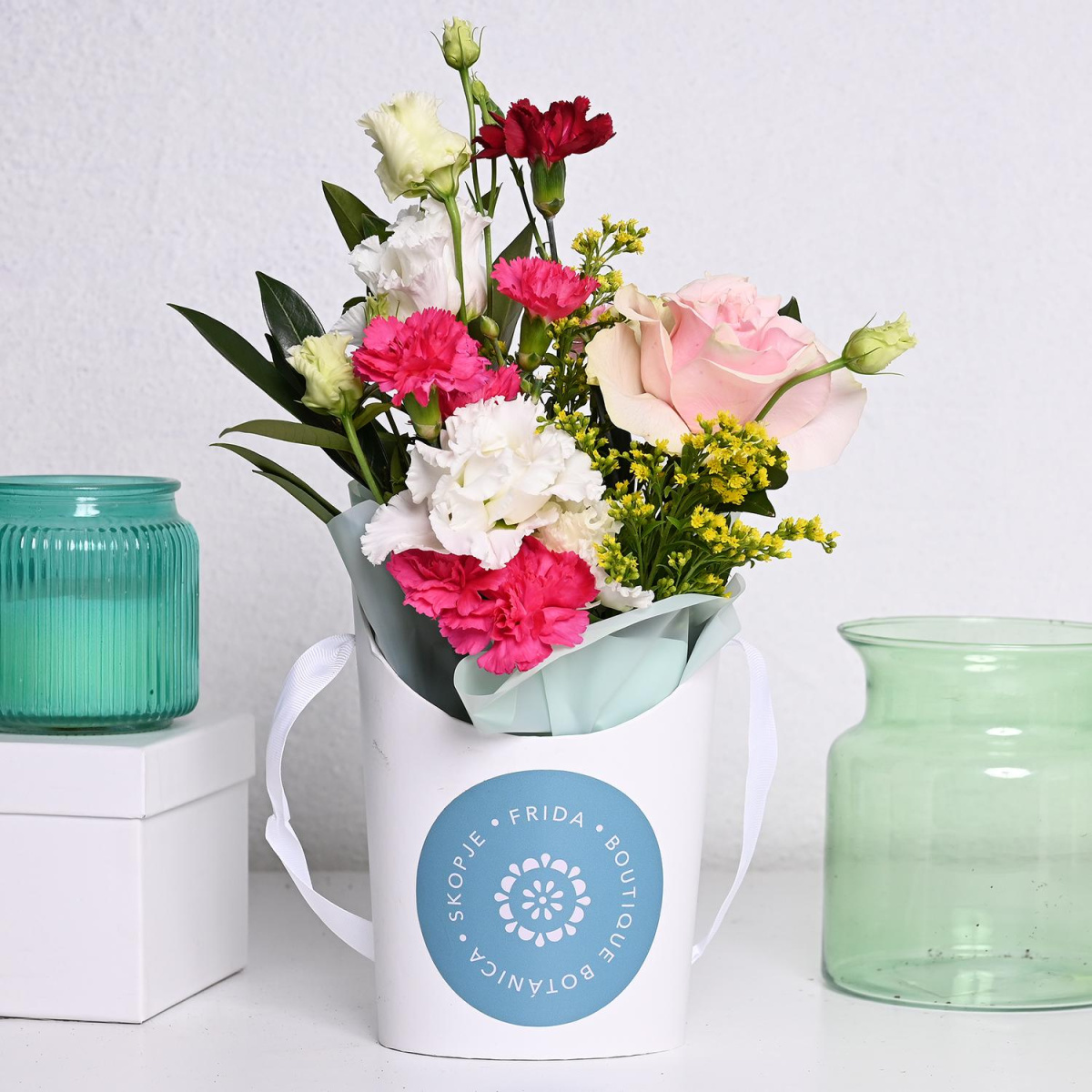 "Meadow Breeze" Букет Во Кутија