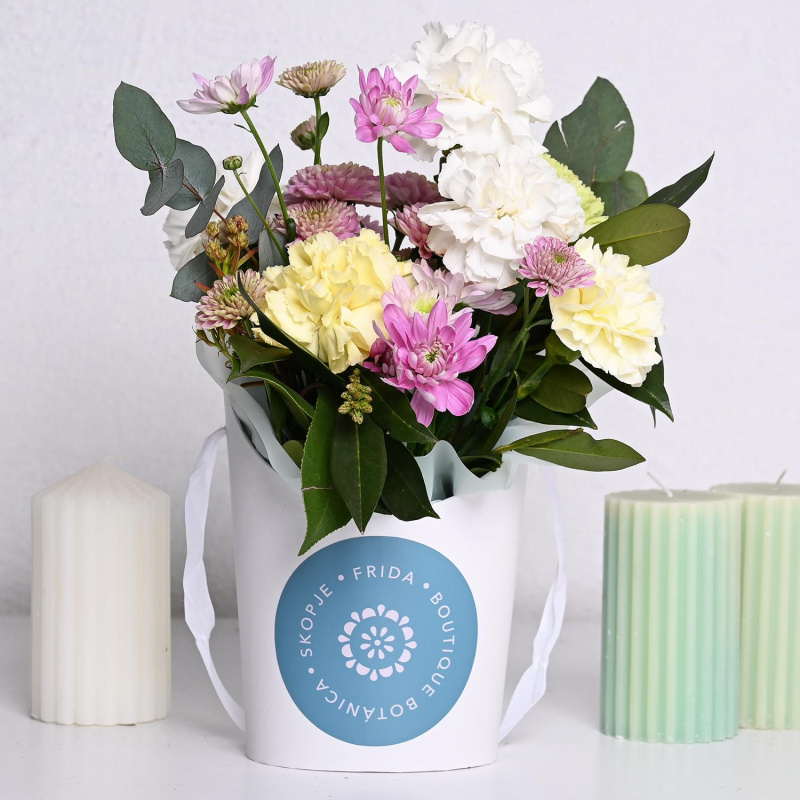 "Silver Elegance" Букет Во Кутија