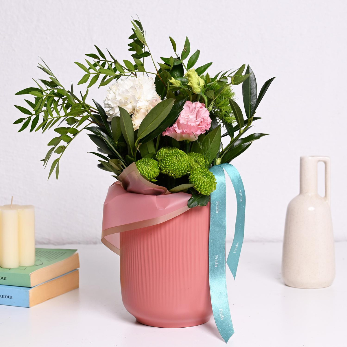 Фрида Букет Во Керамичка Саксија