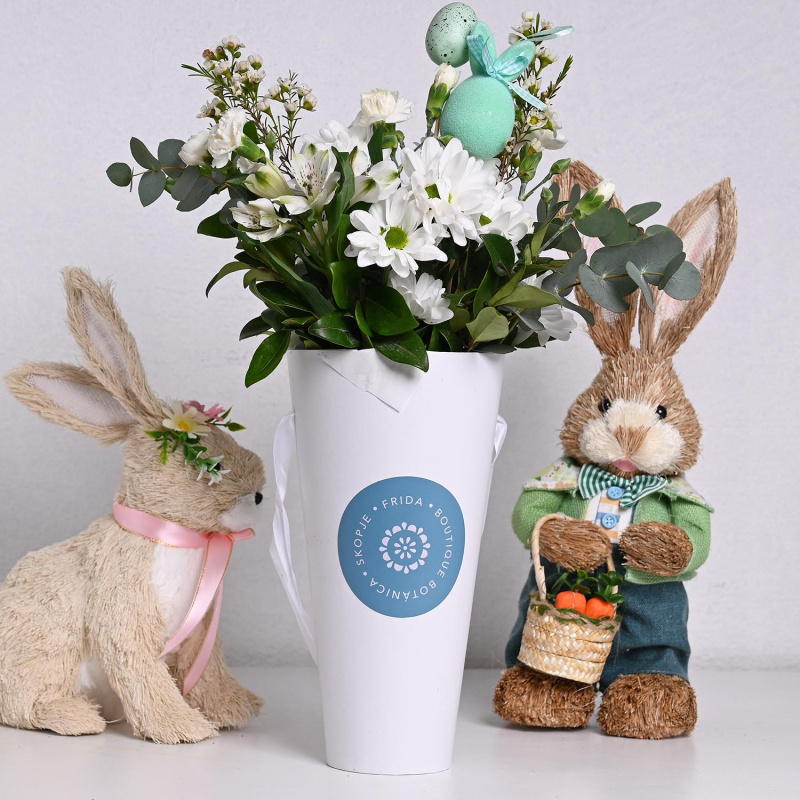 Botanica Alba - Цветен Аранжман во Кутија