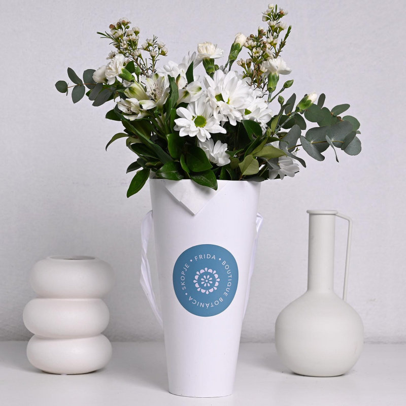 Botanica Alba - Цветен Аранжман во Кутија