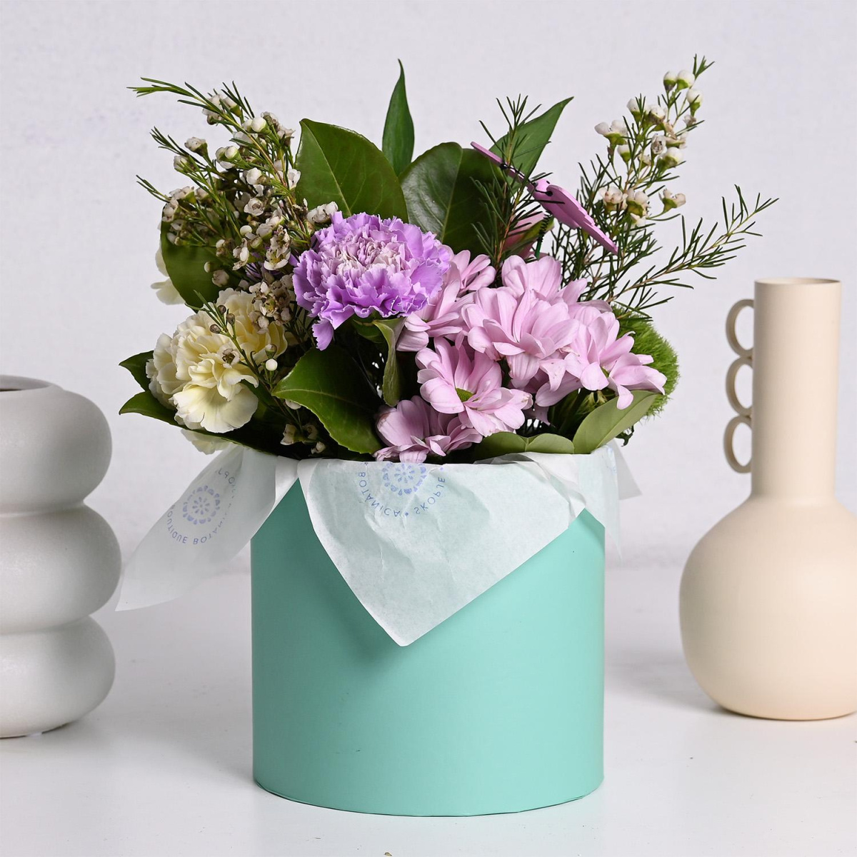 Vibrant Harmony - Цветен Аранжман во Кутија