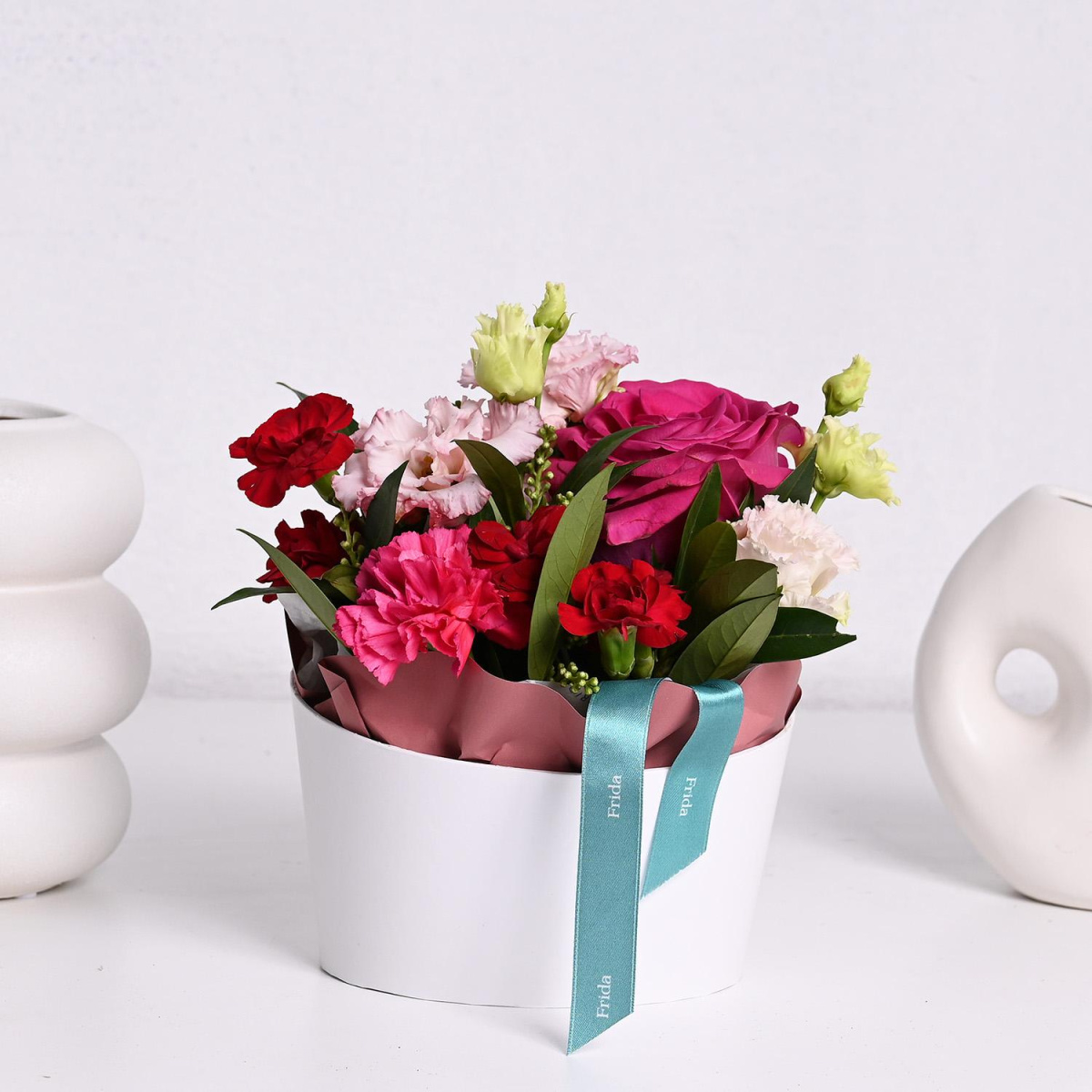 Majestic Bloom - Цветен Аранжман во Кутија