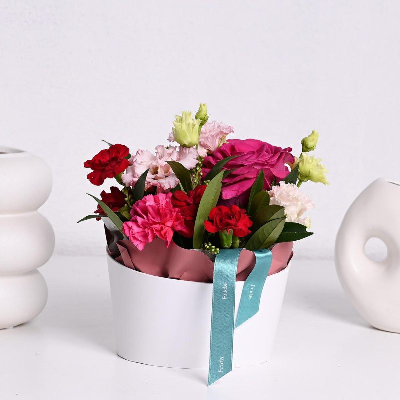 Majestic Bloom - Цветен Аранжман во Кутија