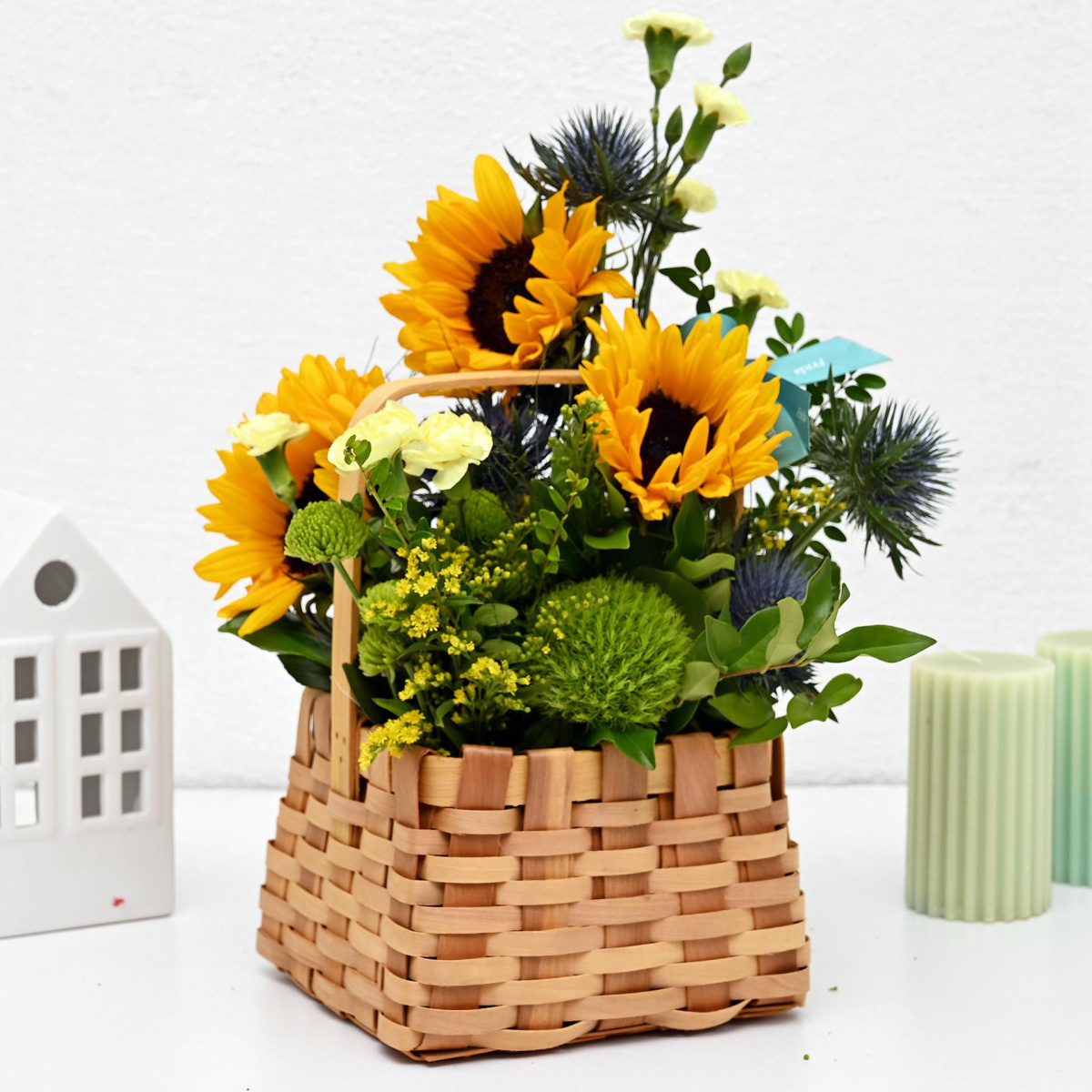 Sunflower Haven – Цветен Аранжман во Корпа
